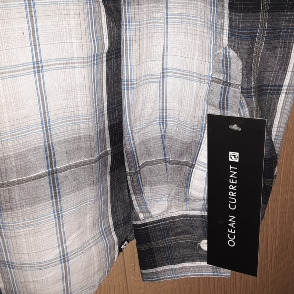 Mens ocean current med long sleeve button up.